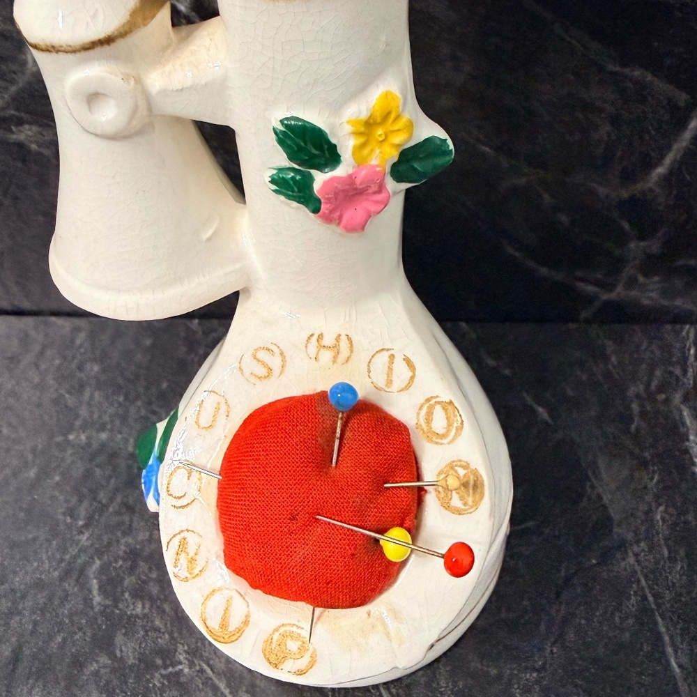 Vintage Telephone Figurine Pin Cushion, Measuring Tape and Scissors - Picture 6 of 16